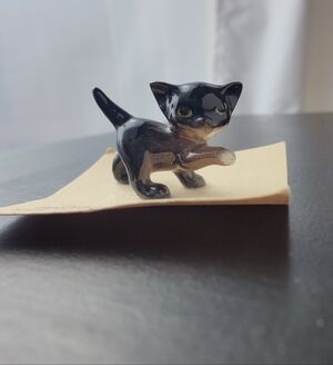 1981 | Hagen-Renaker | Miniature Black Ceramic Cat Figurine